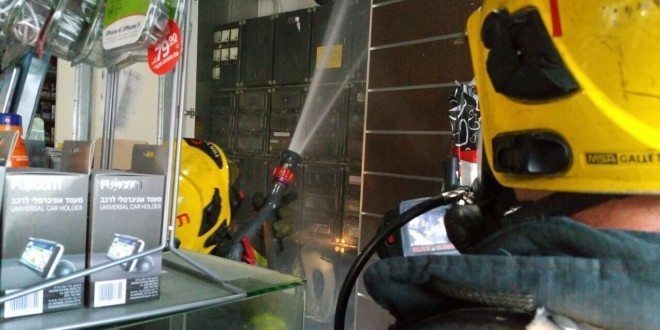כבאים משתלטים על שריפה בתחנת דלק. צילום ארכיון: כיבוי אש צפון