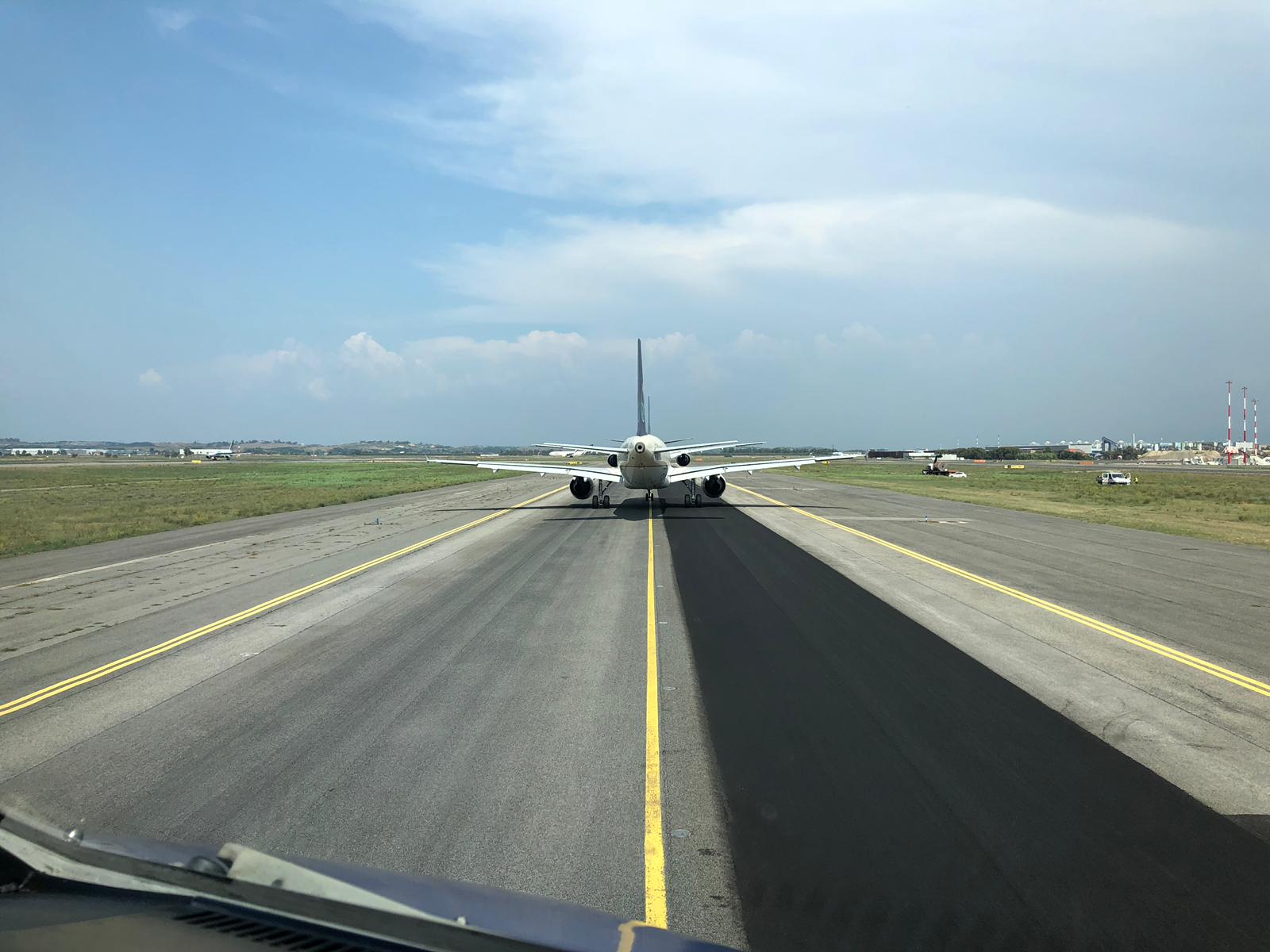 כך נראה מסלול ההמראה מתוך תא הטייס. צילום: אבי מנדל 2018