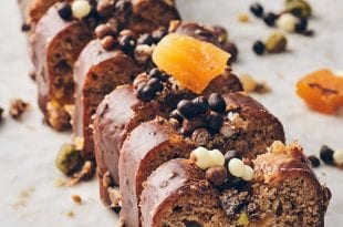 חברת כרמית מציעה עוגה בחושה עם פירות יבשים לקראת טו בשבט צלם אמיר מנחם 2019