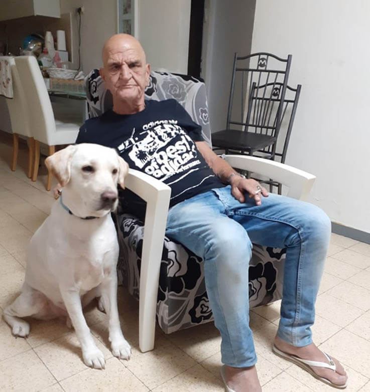ציון ביסמוט לא נראה בכלל מתוך דף הפייסבוק