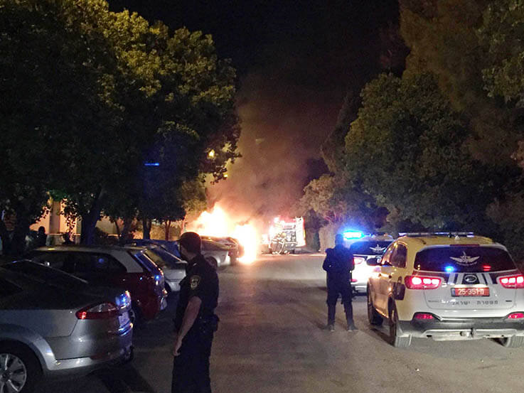 שריפה הצתה רכב כרמיאל רחוב עצמון צילום רועי ומורן עמיר