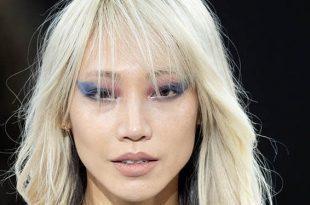 שילוב הטרנדים של סגול וכחול מתצוגה אופנה לוריאל פריז צילום יחצ חול ראשי