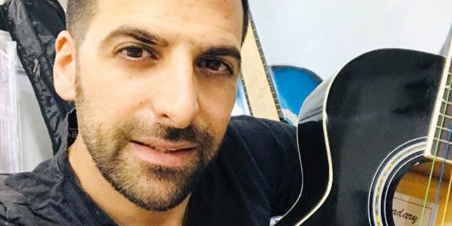 אוהד אלנבוגן גיטרות צילום פרטי