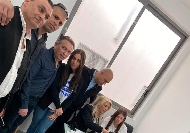 מטה הליכוד בכרמיאל בראשות אלון אזולאי. צילום: הליכוד כרמיאל