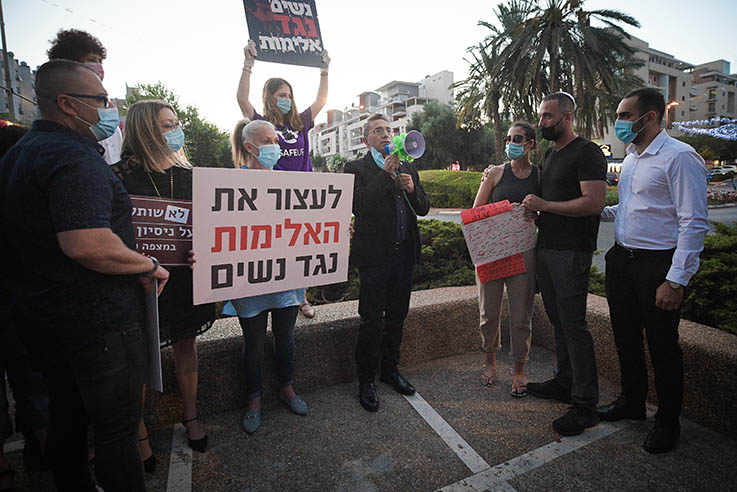 הפגנה נגד אלימות כלפי נשים צילום רביד פרי