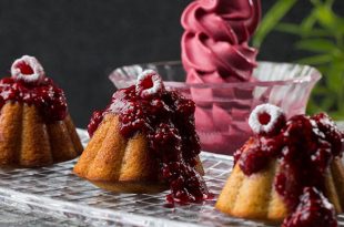 עוגות יוגורט אישיות עם פירות יער לראש השנה צילום איתיאל ציון