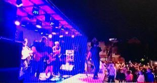 ההופעה של חנן בן ארי בכרמיאל. צילום מתוך שידורי ערוץ 12
