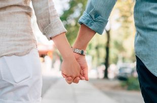 זוג אוחז ידיים רומנטיקה צילום אילוסטרציה PixaBay