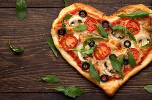 פיצה ולנטיין פיצה בצורת לב ליום האהבה צילום Teka Studio