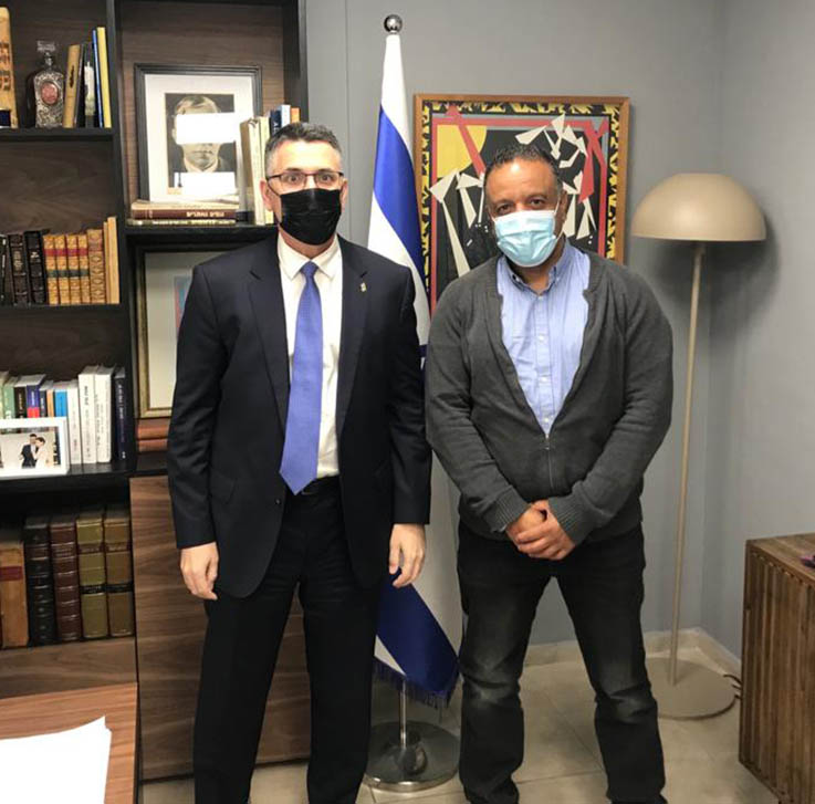 אבי קוריאט עם השר גדעון סער. תקווה חדשה