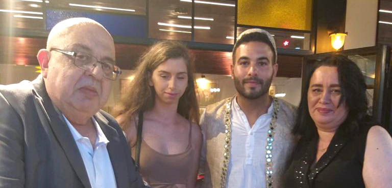 חוגגים בחינה של נינו בן שמחון וירין כהן. צילום פרטי