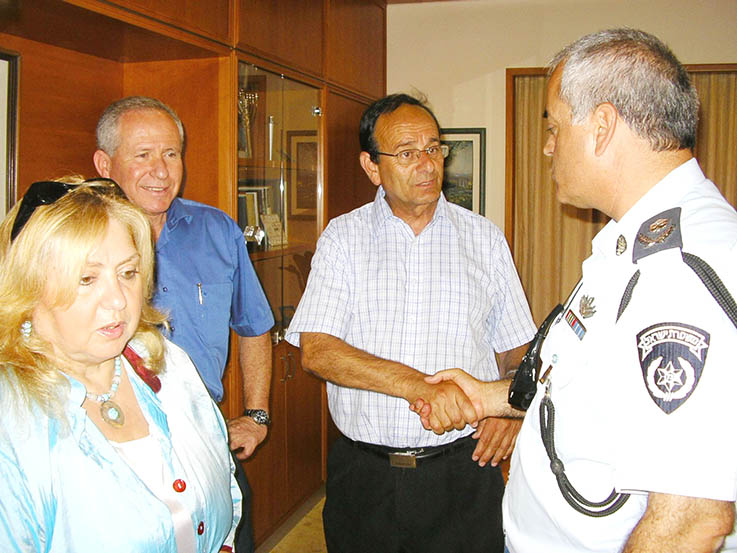 עדי אלדר ורינה גרינברג עם השר לביטחון פנים במלחמת לבנון השניה אבי דיכטר. צילום ארכיון