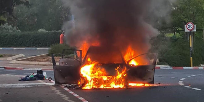 רכב עולה באש בכרמיאל. פרסום התמונה בכפוף לחוק זכויות יוצרים סעיף 27א'