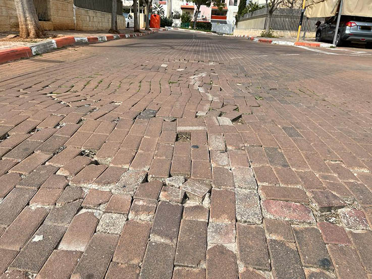 משעול הכורם: האבנים המשולבות בכביש מתפרקות