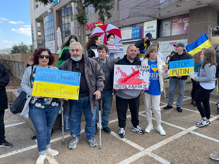 כרמיאלים בעצרת תמיכה בעד אוקראינה. צילום פורטל זהר.נט