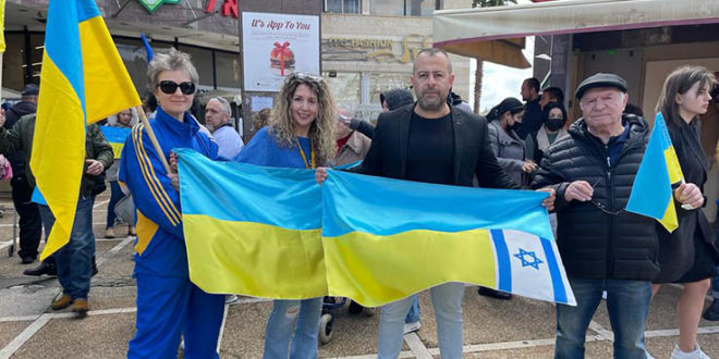 עצרת תמיכה בעד אוקראינה בכרמיאל. צילום: פורטל זהר.נט