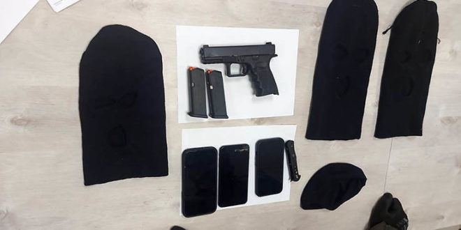 אקדח ותחמושת תפיסה דיר אל אסד צילום דוברות המשטרה