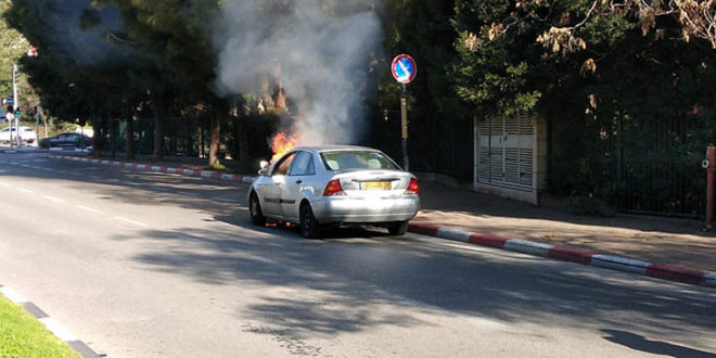 שריפת מכונית בכרמיאל צילום פרט