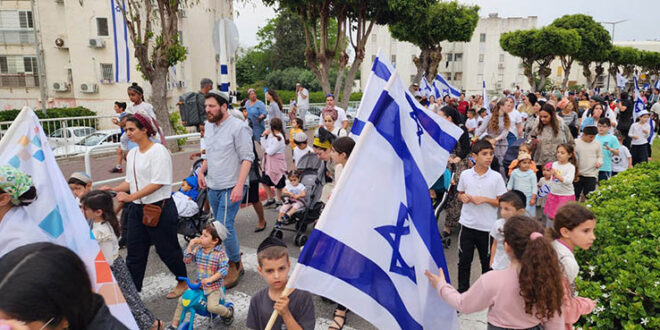 תהלוכת הכנסת ספר תורה עכו צילום דוברות עיריית עכו