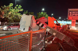 רכב התנגשות בקורה מתחת לגשר צילום תיעוד מבצעי מדא