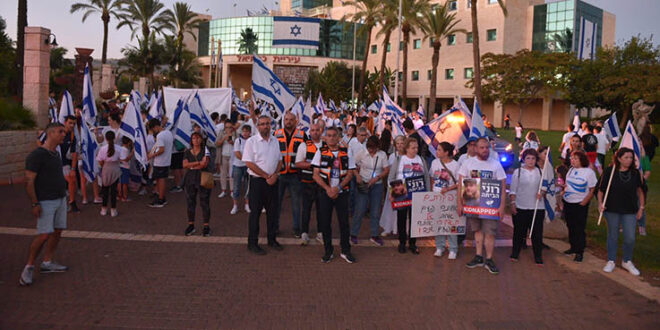 צעדה לזכר הנרצחים ולמען החטופים צילום עיריית כרמיאל