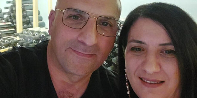 עביר אבו עקסה ובעלה אליאס. צילום באדיבות הכללית
