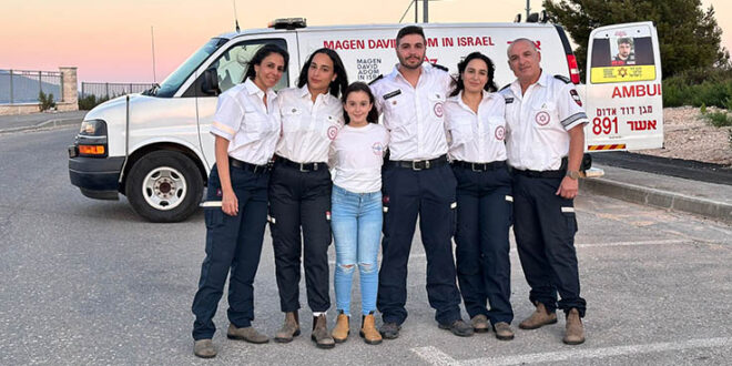 משפחת מושקוביץ בהרכב מלא. צילום באדיבות המשפחה