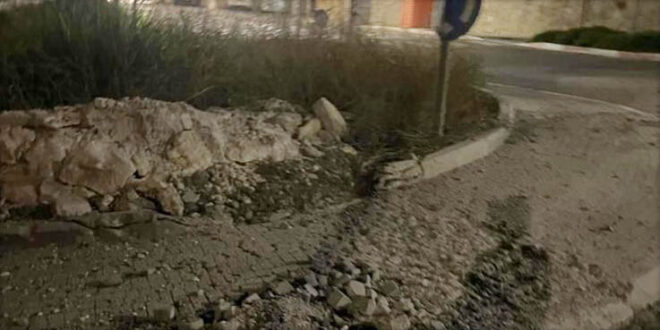 זירת נפילת טיל בכרמיאל. שימוש בתמונה לפי סעיף 27א לחוק זכויות יוצרים