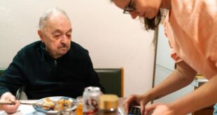 עבודה עם קשישים
